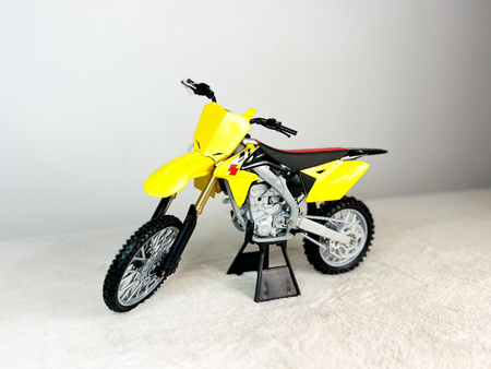 Model motocykla Suzuki RM-Z 450 1:6 New Ray