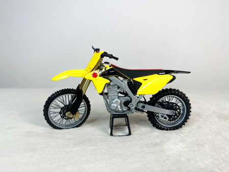 Model motocykla Suzuki RM-Z 450 1:12 New Ray