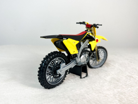 Model motocykla Suzuki RM-Z 450 1:12 New Ray