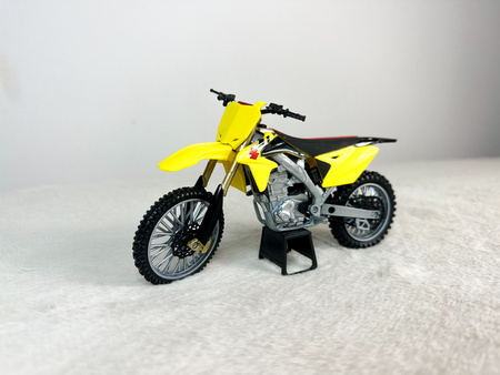 Model motocykla Suzuki RM-Z 450 1:12 New Ray