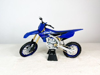 Model motocykla Yamaha YZ 450F 1:6 New Ray